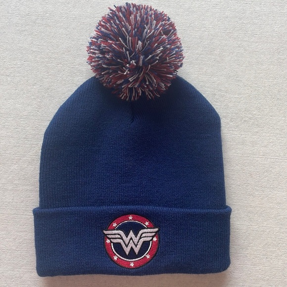 DC WONDER WOMAN POM POM BEANIE - Picture 3 of 9